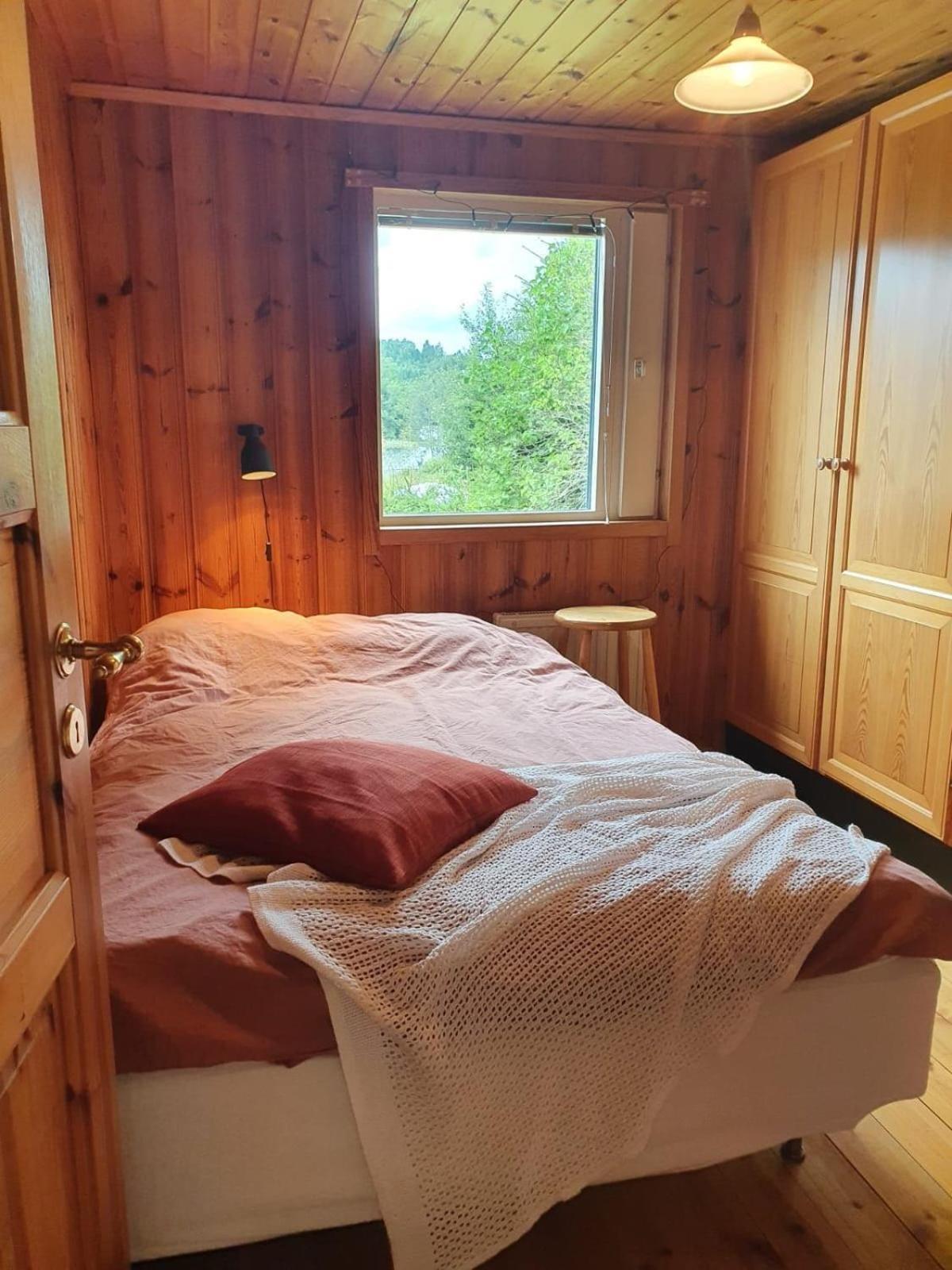 Peaceful Home In Cozy Cabin By The Lake Hyssna Extérieur photo